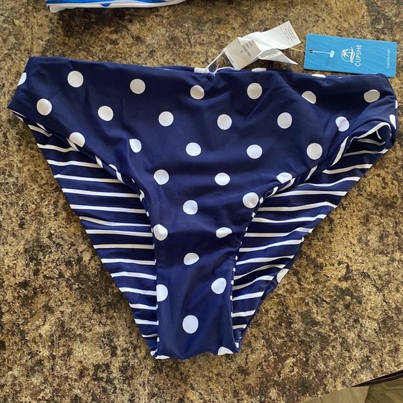 Cupshe Reversible Bikini set - Picture 5 of 8
